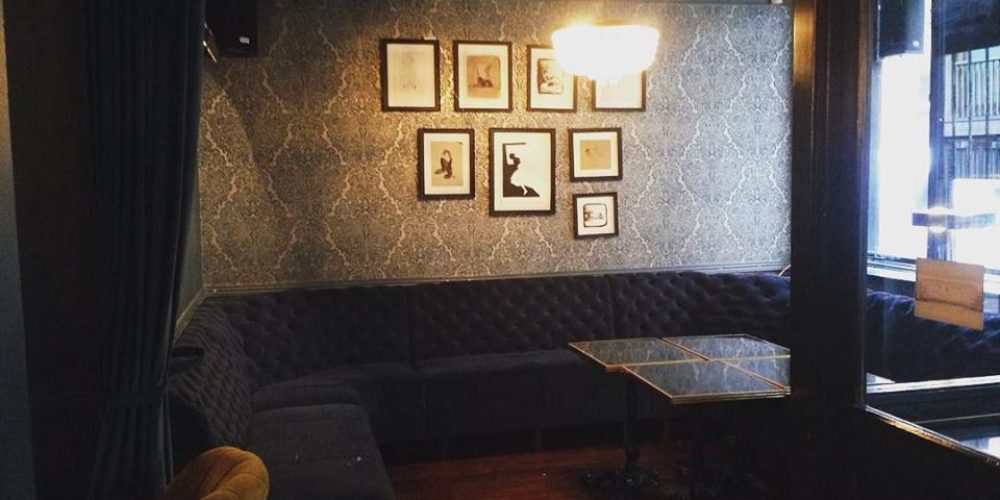 12 areas for cosy pints for small groups in Dublin pubs.