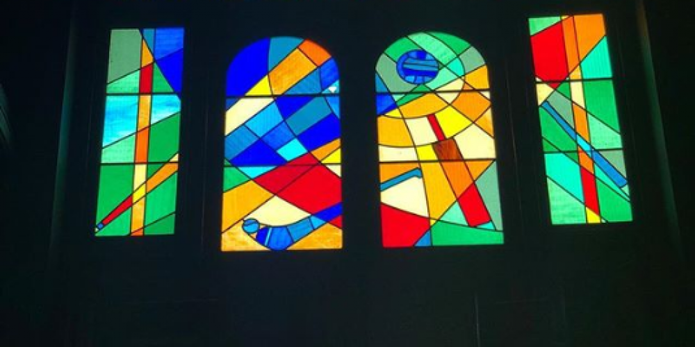 World renowned artists and humble patrons. Stained glass artwork in Dublin pubs.
